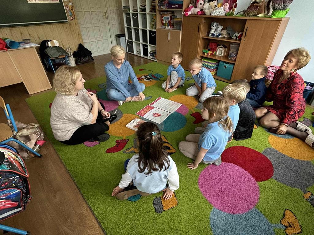 "Czytamy z sercem" - zajęcia czytelniczo-edukacyjne w SP TW…