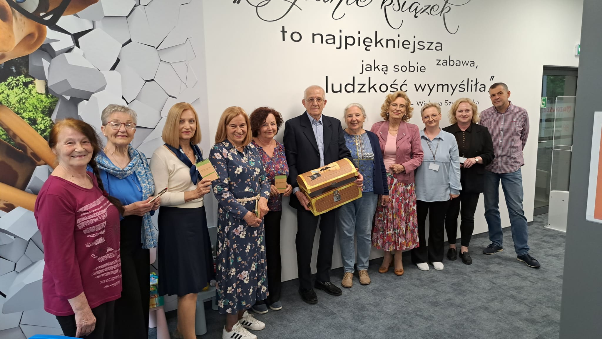 "Zamknięci w świecie zagadek, czyli biblioteczny escape roo…